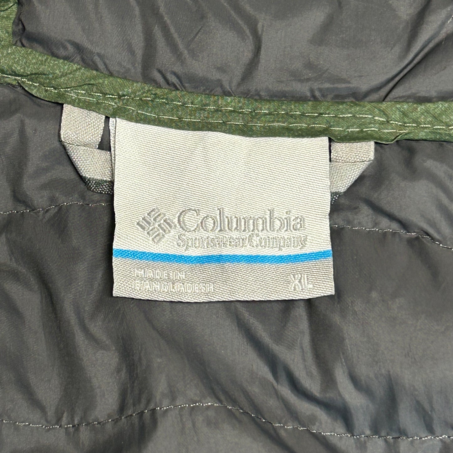 GH028Columbia コロンビア
マウンテンパーカー ナイロンジャケット カーキ メンズ XL