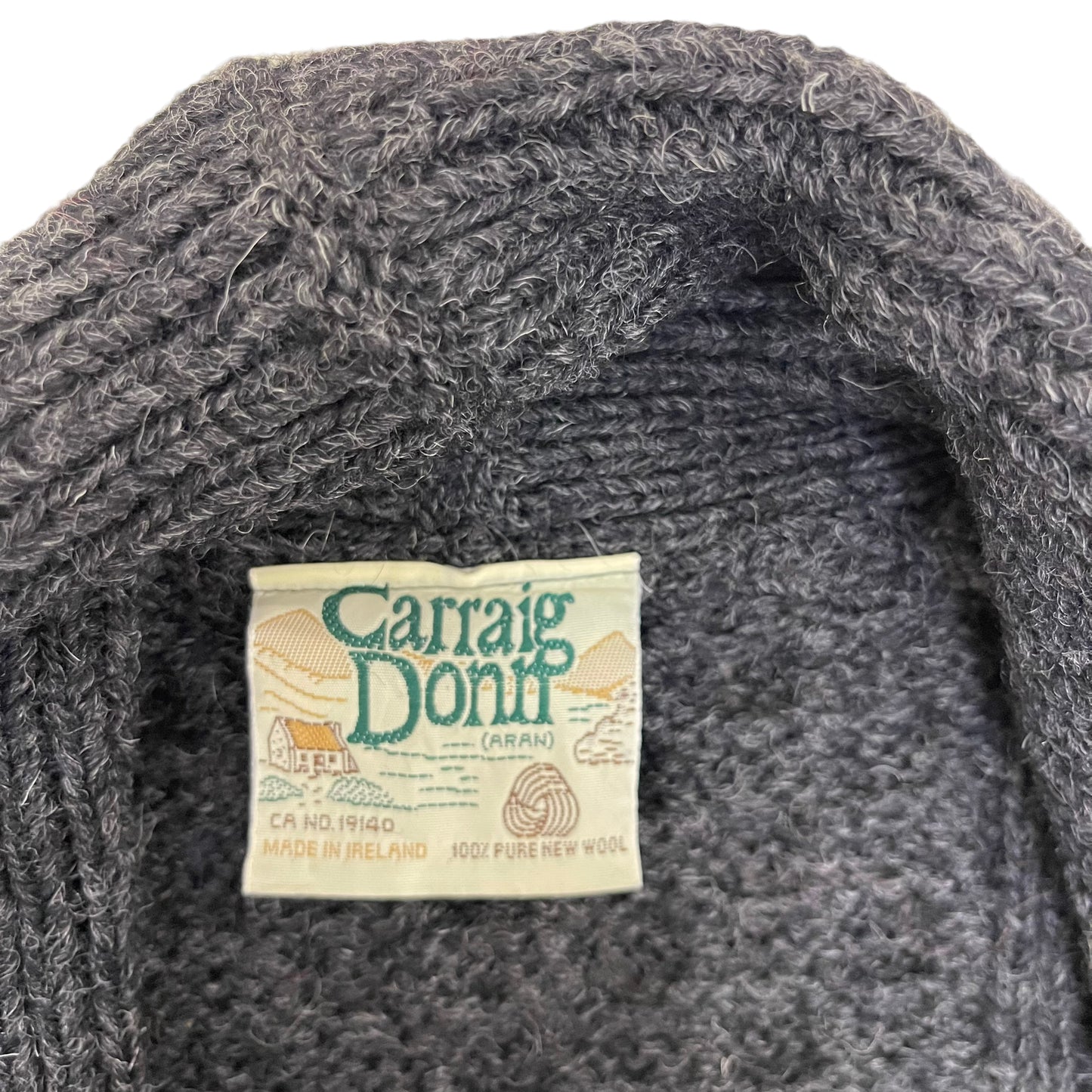 GC132 Carraig Donn トラディショナルアランセーターカーディガン ニットカーディガン カーディガン チャコールグレー メンズ サイズM